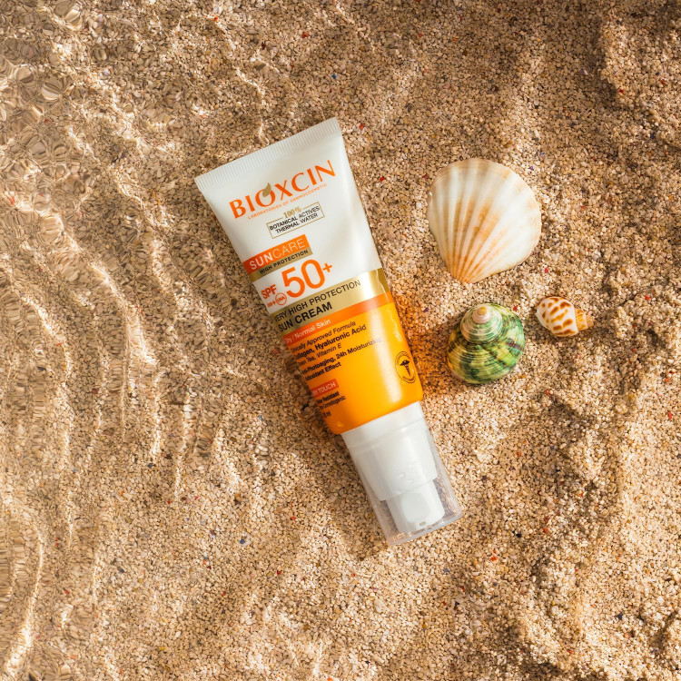 کرم ضد آفتاب بی رنگ بیوکسین Bioxcin برای پوست خشک و نرمال با spf50 حجم 50 میل